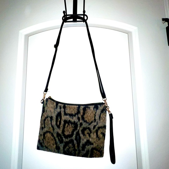 Leopard Crossbody Handbag with Tassel - Picture 3 of 4